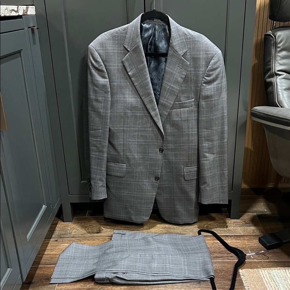 Elegant Gray Checkered Men's Suit
